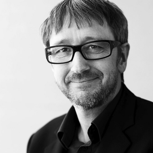 Udvikler land, by og DK. Taler med om ledelse og off. sektor. mm. Mob. 20446970. Er total privat her.