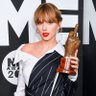 superwoman_tay's profile picture. I've been crazy about @taylorswift13 since I was 13❤️|
I'm 12 years yonger than her.|
in 🇯🇵|
Please connect with me, swifties💗💗