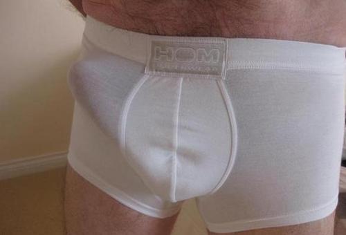 nakedgent's profile picture. Well name explains its all, im a young naked guy who loves to keep up with all the latest naughty news, but i do love to chat, oh and i swing both ways hehe