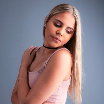 ari_el_la02's profile picture. Ariella (r•e•l•la): Lion of God