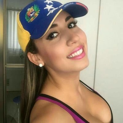 •Mujer Carabobeña🇻🇪
•Madre de 1 niña hermosa🥰👧🏻
•Venezolana🇻🇪.
•#Feminista pero no Radical.
•#niunamenos.
•Venezuela lleva nombre de Mujer🇻🇪🥰