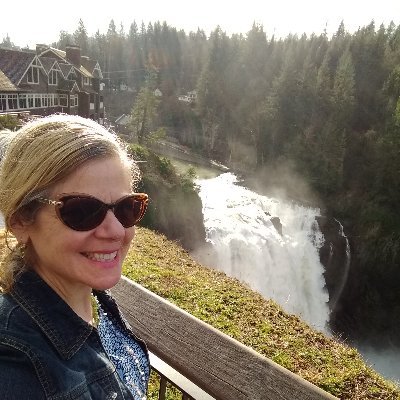 #Designer, #marketer Grow With Google Scholarship #art #data #VR #xml
