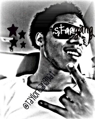 Yz ' Babey ; CMHS ; StarGang Bangin ; 1 love ; @RollMeUpAndBlow ;; fucc maah follow button .;; Experience a yung nigga on his shit . My Life