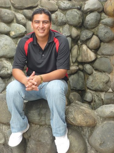 sincero, atento, cariñoso, amoroso amable, cordial, responsable, tienes q conocerme mas..............