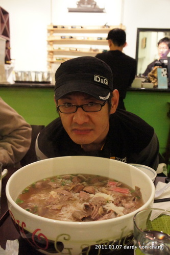 choccobo's profile picture. politics, issues, music, health, tech, sports, art, randomness, everything.. like when gary oldman's character yells EVEVVEERYOONE in _leon: the professional_.