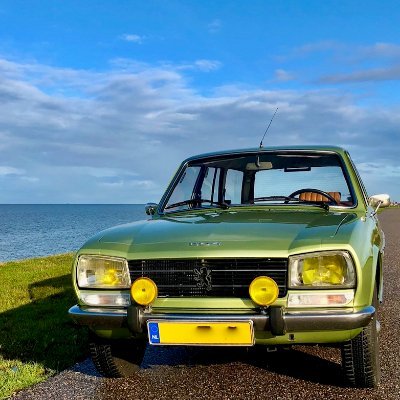 Peugeot 504 Break rijder // Tweets zijn op persoonlijke titel.