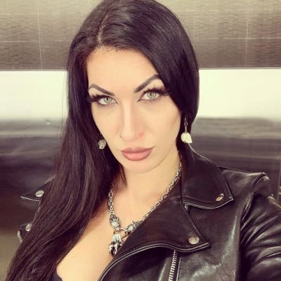 I’m seeking a for a loyal submissive to explore own and collar into this lifestyle again....