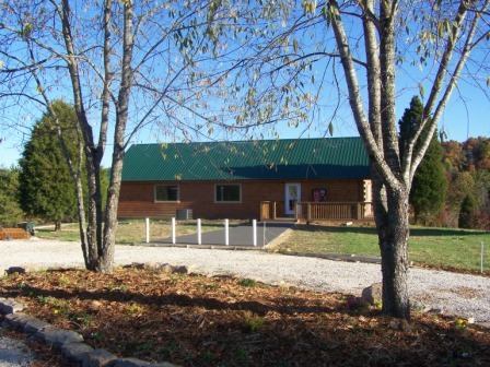 Play Sag Hollow Golf Club in the beautiful hills of Eastern Kentucky. It's located in Booneville,Ky. 30 miles S of Natural Bridge & 30 miles N of Buckhorn Lake.