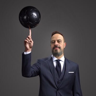 Professor de alemão, professor de xadrez. UX/UI. É isso. Falo de xadrez no @podcastlebr
