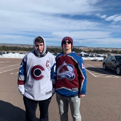 We love hockey & think it's the only sport worth watching! Go Islanders, Go University of Scranton Royals, Go Yankees, NY Giants & Juventus FC.