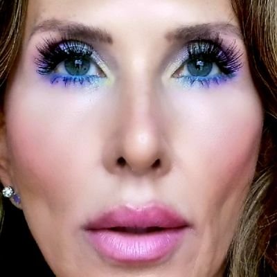 I'm a freelance makeup artist. I do wedding and event makeup on location