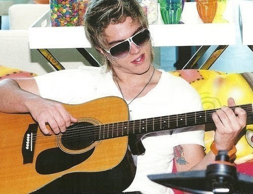 FC . Dedicado ao Thomas Alexander , baterista da Banda Restart . Since :08/08/10 Oficializado pelo  Lanza dia :12/12/10 Dona : giovannaB.