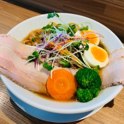 滋賀県大津市石山駅近くのラーメン屋！フレンチ出身の店主が作るこだわりのスープ！あっさりなのに奥深い丸鶏スープ！こってりなのにしつこくない豚白湯スープ！妥協無しの仕事してます！