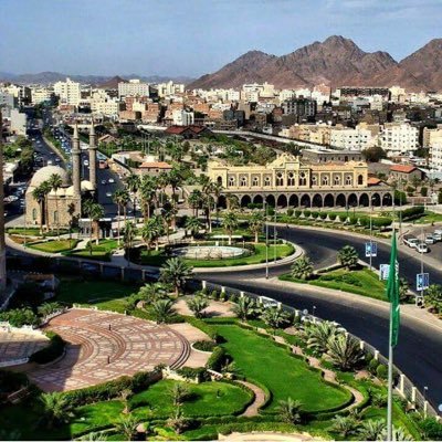 النجاح حليف المتفائلين….. خبير مالية وأعمال، عاشق للتاريخ والأدب، يسعى لخدمة مأرز الإيمان والمساهمة في جعل المدينة بيئة اعمال جاذبة.إدريسي النسب مديني الحسب