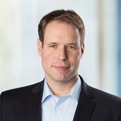 Ich berate seit über 25 Jahren bei M&A-Transaktionen in Healtcare und Tech. Stolzer Papa, liberaler Ökonom, Berliner mit NRW-Migrationshintergrund