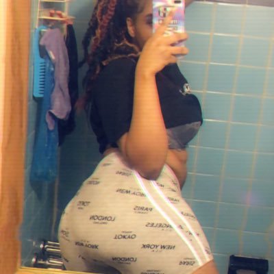 xxxclusiveb's profile picture. 20💕
Here for the freak shit 
Follow me hoes☺️