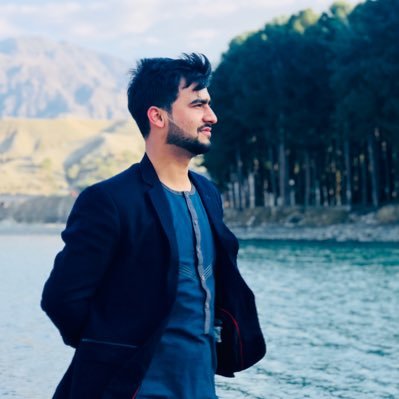 زه د دې قام په خلګو مئین یم. دوي ډیر بیچاره ګان دي، تر دې چې پخپل دین هم نه پوهیږي! ځکه خو د تاریخ په اوږدو کې هر چا د دین په نامه پخپله ګټه کارولي دي!