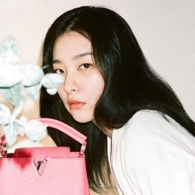 mondlied_'s profile picture. ( ♡ )