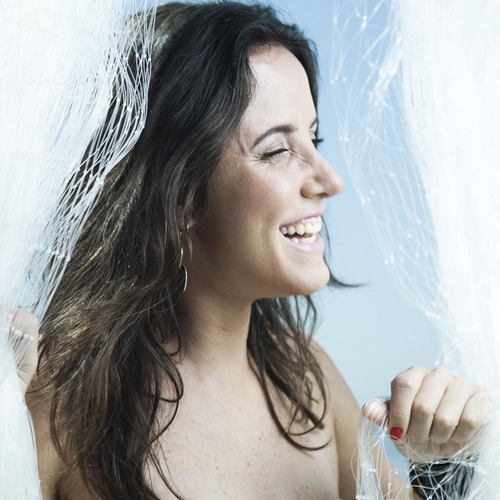 Ana Clara Horta  e seu álbum de estréia, Órbita, trazem um belo sopro de qualidade e tornam o universo musical brasileiro ainda mais vasto.
Pedro Luís