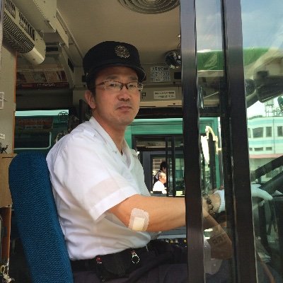 昭和から平成の佐川男子でした。暫く市バスの運転手、運行管理者今は行政書士やってます、(介護職員兼業)よろしくお願いします。(解体屋の息子です)来年の社労士合格目標！