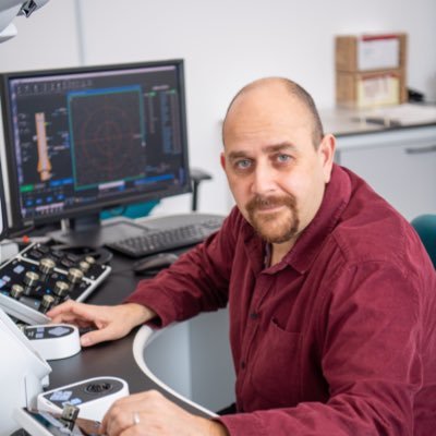 Professor of Structural Virology and director of Scotland's national centre for CryoEM @SCMIcryoEM. Enthusiastic science communicator. Opinions my own.