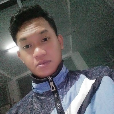 bermain sepak bola