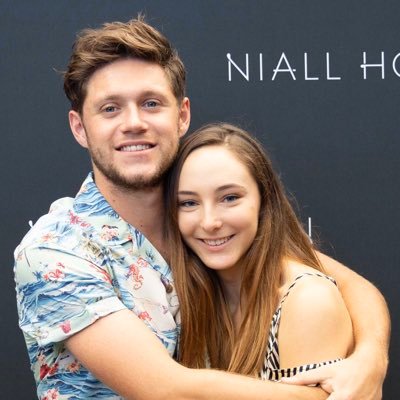 hannah_may_b's profile picture. at a concert