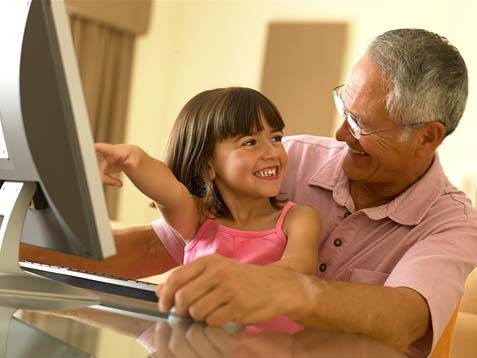 Nuestra academia ofrece un servicio a domicilio para personas mayores o cualquier persona que desee ampliar sus conocimientos de informatica e internet.