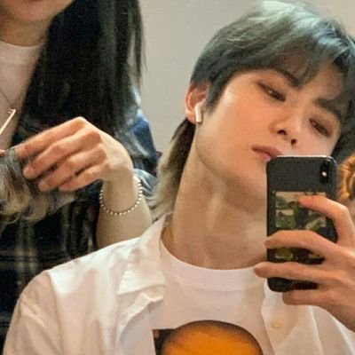 yours_valen's profile picture. 🐰+🍑