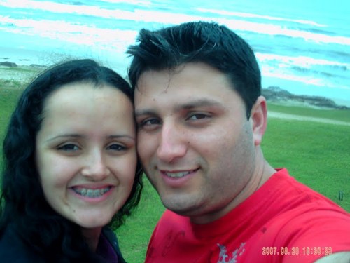 Sou uma pessoa que simplesmente é feliz, pois tenho o Senhor Jesus como a minha fonte de alegria, Ele é a razão do meu viver...!!!