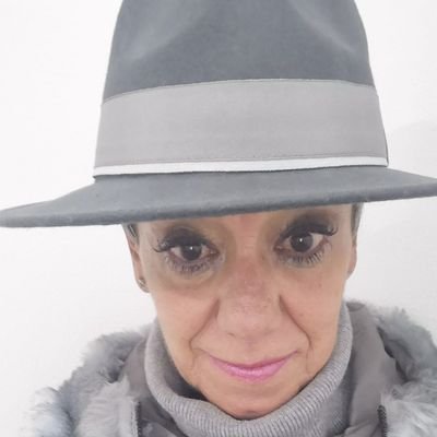 Un vago afán de arte tuve, ya lo he perdido. Ni el vicio me seduce ni adoro la virtud. M. Machado