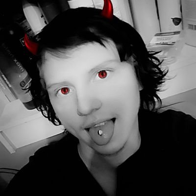 24, zombie for life, artist of various sorts, outdoorsy, concert fanatic, anime lover, business owner.
snap: @wickedspider420
Instagram: @wickedspider_420