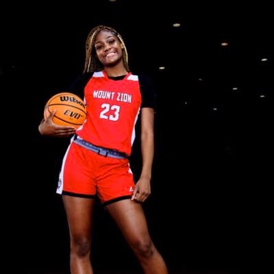 Khalela Hayes #23🏀 C/o~2020👩🏽‍🎓🙏🏽 love to play basketball! JU💚