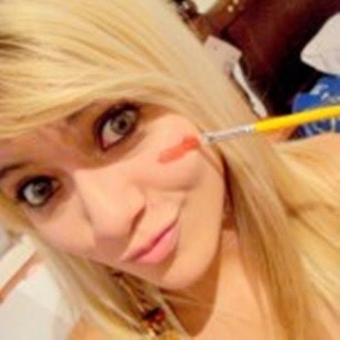 Pessoal me add no orkut quero conhecer mais pessoas bjinhus!!