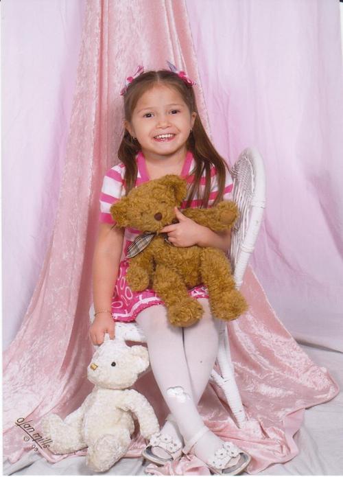 BellaSwannn's profile picture. Hi! Im Isabella Marie SWan! Dont you dare call me Isabella!Just call me bella! edward is my life! I could never live without him! I love  my daughter Renesmee!