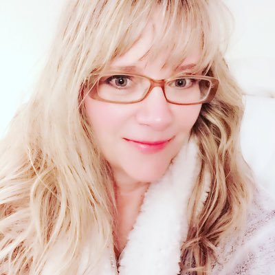 Traumaskills's profile picture. 60+personalities FIGHTING the stigma of Depression,Anxiety, C-PTSD, D.I.D, Invisible rare diseases & Chronic Pain! Instagram is @the.palace.system🌷💗🌺