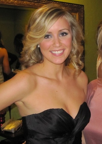 vgwhales's profile picture. There are two kinds of people in the world.  Cat people and idiots.