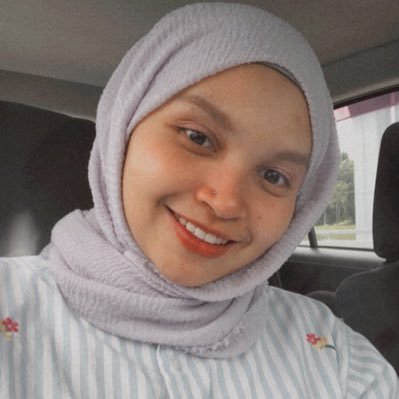 Faraharyyani's profile picture. Clingy clumsy and a little bit cheesy