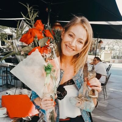 FCO_mvacarezza's profile picture. Fan Club autorizado y OFICIAL de Marcela Vacarezza (@mvacarezza). Siguenos en Facebook:  https://t.co/8SQwvPu374