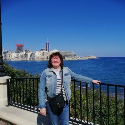 angelar59345754's profile picture. smile!!