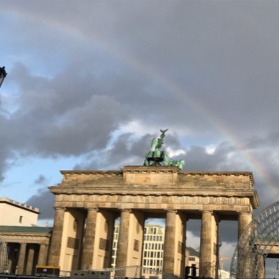 Mit Blick auf den Reichstag und tiefem Blick in den Bundestag RT/FAV ≠ Billigung