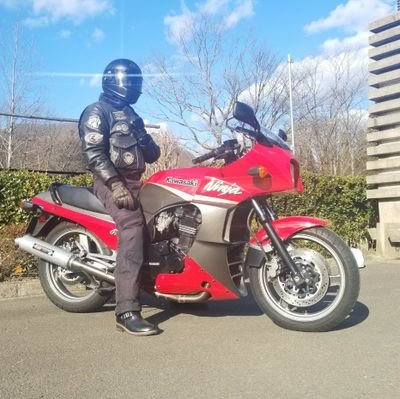 23歳児！宮城のGPZ900R、EP91乗りです！写真はスマホで撮っています… バイク好き、車好きの皆さんフォローお願いします！無言フォローすみません。
目的地に着く為に走るんじゃなく、走ることが目的で乗ってるんだ───