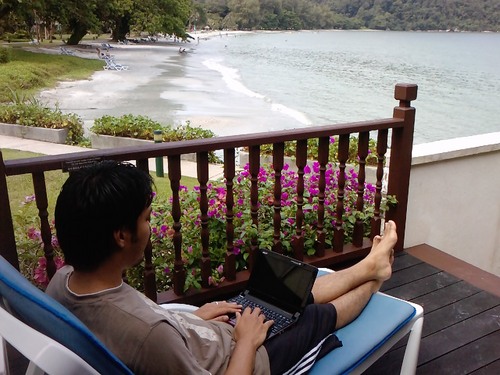 Entrepreneur, family man and student of life. Prefers to stay home for quality time but going out to the beach can be fun too. Big fan of LFC as well!