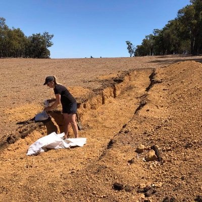 Research Fellow, SoilsWest, Murdoch University. Interested in soils, nutrients, microbes, the environment.