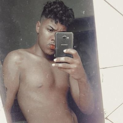 Sou feio mas só legal 💩🤟
insta: https://t.co/NR1HR0ouDm