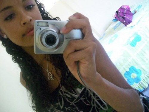 Um dia a gente aprende a conviver com uns, e a sobreviver sem outros.