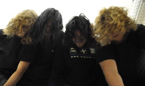 _Nevertrust_'s profile picture. Alternative Metal aus Dresden seit 2004! Bestehend aus Floyd, Dassi, Hendrik und Manu.