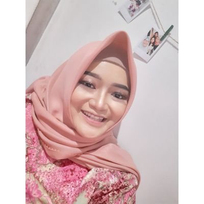 khareninarta's profile picture. 