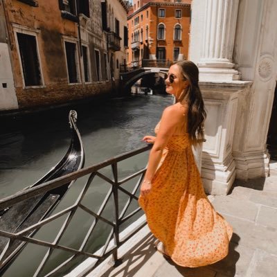 UGC Maker + Content Creator | Creative Expert | Designer | Dog Mom | Wife | Average Sports Fan