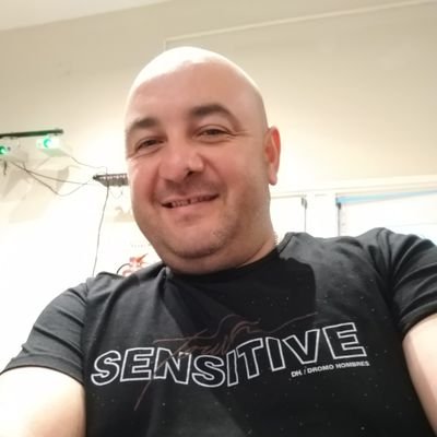 Carpintero profesional , dueño de Amoblamiento San Cayetano SRL,
fierrero a muerte